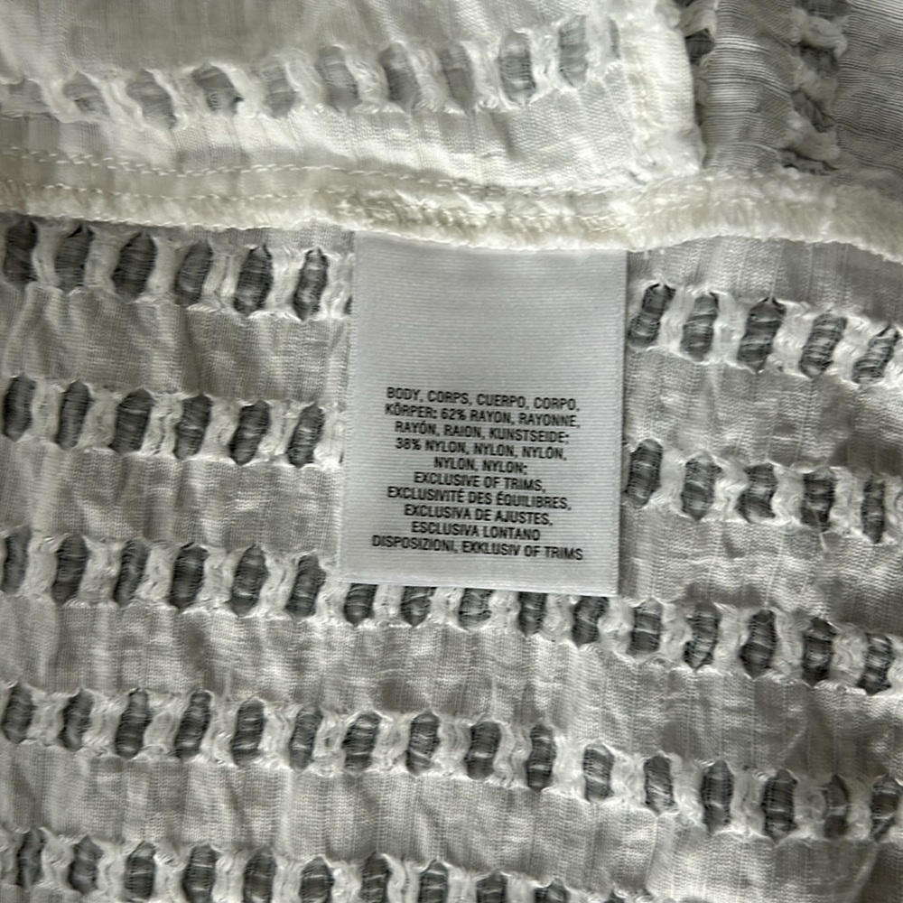 White cape - Picture 3 of 6